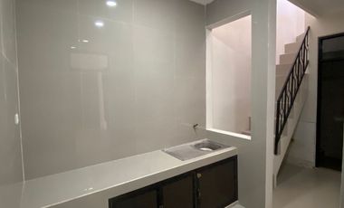 Rumah Manyar Jaya Praja Lokasi Pusat Kota 3 Kamar Tidur