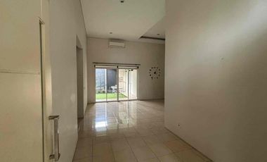 1 Lantai Asri Lebar minimalis