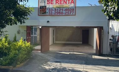 Casa en Renta sobre Av. Tepeyac, Col. Chapalita, ideal para Restaurante