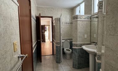 Casa en Renta sobre Av. Tepeyac, Col. Chapalita, ideal para Restaurante