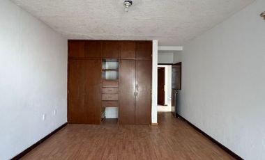 Casa en Renta sobre Av. Tepeyac, Col. Chapalita, ideal para Restaurante