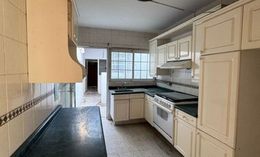 Casa en Renta sobre Av. Tepeyac, Col. Chapalita, ideal para Restaurante