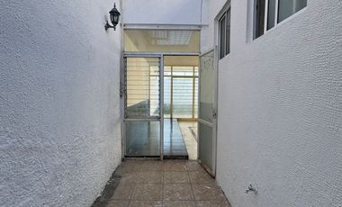 Casa en Renta sobre Av. Tepeyac, Col. Chapalita, ideal para Restaurante