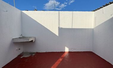 Casa en Renta sobre Av. Tepeyac, Col. Chapalita, ideal para Restaurante