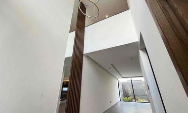 Amplia Casa en venta en Parque Bruselas  Lomas de Angelópolis II,  5 Recámaras