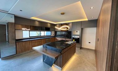 Amplia Casa en venta en Parque Bruselas  Lomas de Angelópolis II,  5 Recámaras