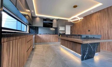 Amplia Casa en venta en Parque Bruselas  Lomas de Angelópolis II,  5 Recámaras