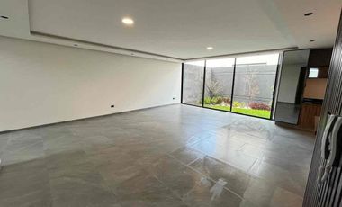 Amplia Casa en venta en Parque Bruselas  Lomas de Angelópolis II,  5 Recámaras