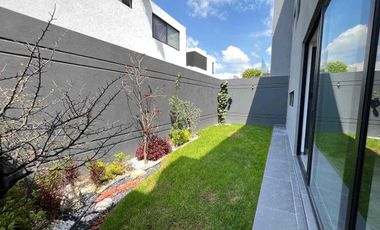 Amplia Casa en venta en Parque Bruselas  Lomas de Angelópolis II,  5 Recámaras