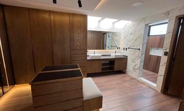 Amplia Casa en venta en Parque Bruselas  Lomas de Angelópolis II,  5 Recámaras