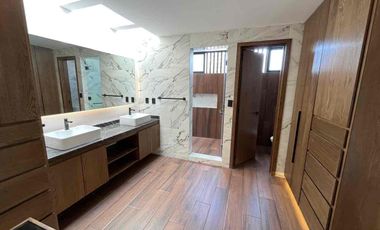 Amplia Casa en venta en Parque Bruselas  Lomas de Angelópolis II,  5 Recámaras