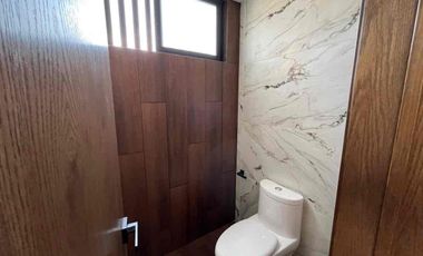 Amplia Casa en venta en Parque Bruselas  Lomas de Angelópolis II,  5 Recámaras