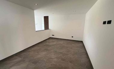 Amplia Casa en venta en Parque Bruselas  Lomas de Angelópolis II,  5 Recámaras