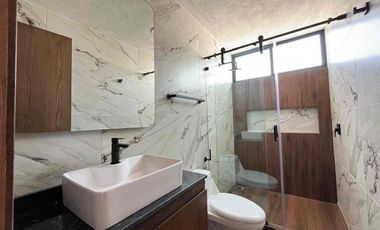 Amplia Casa en venta en Parque Bruselas  Lomas de Angelópolis II,  5 Recámaras