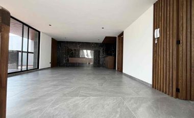 Amplia Casa en venta en Parque Bruselas  Lomas de Angelópolis II,  5 Recámaras