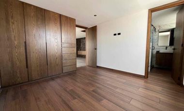 Amplia Casa en venta en Parque Bruselas  Lomas de Angelópolis II,  5 Recámaras