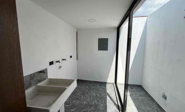 Amplia Casa en venta en Parque Bruselas  Lomas de Angelópolis II,  5 Recámaras