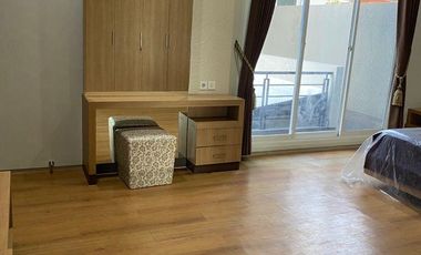 Rumah Mewah Full Furnished Dengan Kolam Renang 2 Lantai