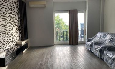 Rumah Mewah Full Furnished Dengan Kolam Renang 2 Lantai