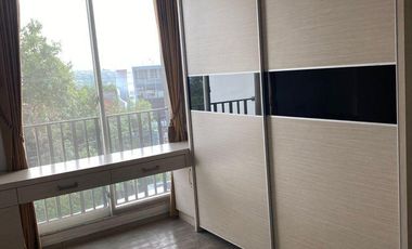 Rumah Mewah Full Furnished Dengan Kolam Renang 2 Lantai