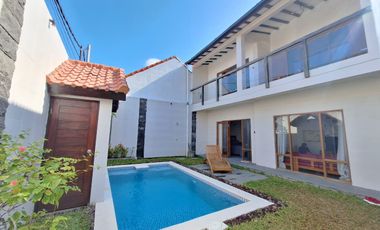 Sewa Villa Minimalis Modern yang Nyaman dan Tenang, Dekat Sanur  Berlokasi strategis di area yang tenang dan asri, hanya selangkah dari pusat keramaia