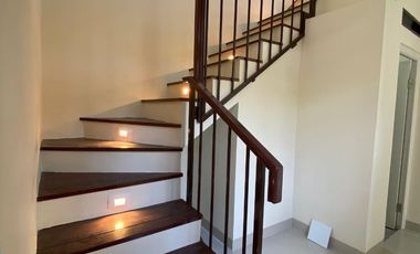 Rumah Pusat Kota Sukabumi dekat Setukpa Polri Minimalis Modern 2 Lantai