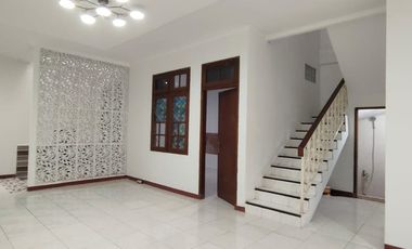 Disewakan Rumah 2 Lantai Bagus di Pulomas Timur, Jakarta Timur