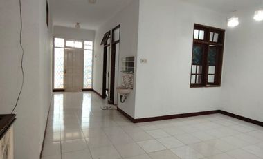 Disewakan Rumah 2 Lantai Bagus di Pulomas Timur, Jakarta Timur