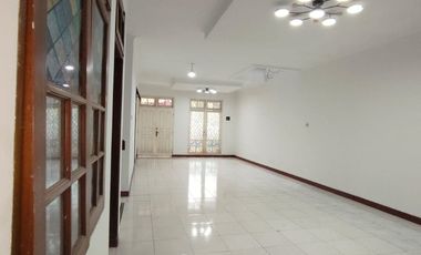 Disewakan Rumah 2 Lantai Bagus di Pulomas Timur, Jakarta Timur