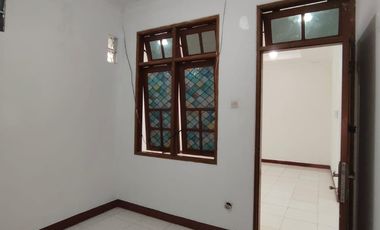 Disewakan Rumah 2 Lantai Bagus di Pulomas Timur, Jakarta Timur