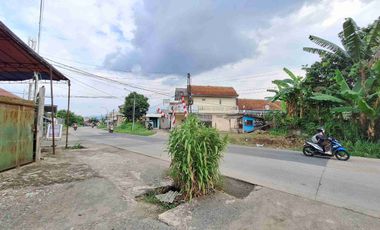 Rumah Strategis Pinggir Jalan Raya Cocok Untuk Usaha Atau jadi Komersial