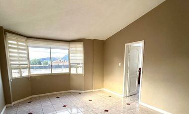 Arriendo propiedad en los Chillos, sector San José del Valle; 1000m2 terreno y 300m2 construcción