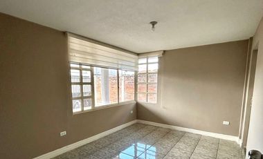 Arriendo propiedad en los Chillos, sector San José del Valle; 1000m2 terreno y 300m2 construcción