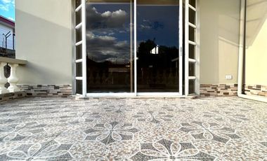 Arriendo propiedad en los Chillos, sector San José del Valle; 1000m2 terreno y 300m2 construcción