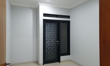 Jual Rumah LUAS TERAWAT di Setiabudi Bandung harga MENARIK