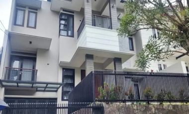Jual Rumah LUAS TERAWAT di Setiabudi Bandung harga MENARIK