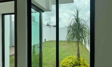 Casa en renta, 4 recámaras en prolongación 3 sur,  Priv  19 ote en San Andrés, Cholula, Puebla.