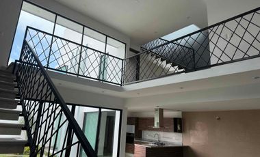 Casa en renta, 4 recámaras en prolongación 3 sur,  Priv  19 ote en San Andrés, Cholula, Puebla.