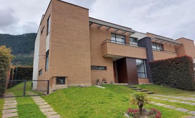 Casa moderna en zona exclusiva Residencial Campestre de Cajica