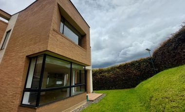 Casa moderna en zona exclusiva Residencial Campestre de Cajica