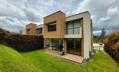 Casa moderna en zona exclusiva Residencial Campestre de Cajica