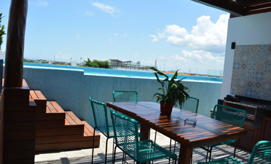 A media cuadra de la 5ta y caminando a la playa