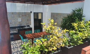 A media cuadra de la 5ta y caminando a la playa