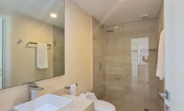 A media cuadra de la 5ta y caminando a la playa