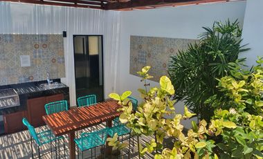 A media cuadra de la 5ta y caminando a la playa