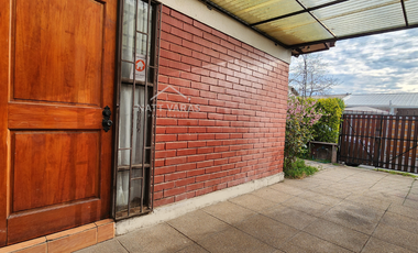 Luminosa Casa 2 D 1 B , Con Jardin En Calle Tranquila