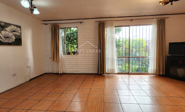 Luminosa Casa 2 D 1 B , Con Jardin En Calle Tranquila