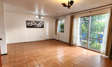 Luminosa Casa 2 D 1 B , Con Jardin En Calle Tranquila