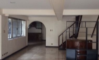 Well secured bungalow with no traffic noice but near transportation.