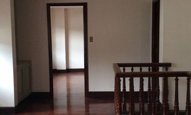 Well secured bungalow with no traffic noice but near transportation.